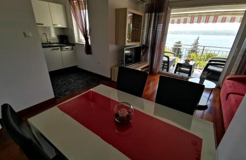 Dramalj Apartment | VILLA SARA 1, 50 m from the beach, balcony and sea view, private parking