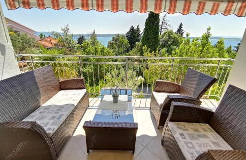 Dramalj Apartment | VILLA SARA apartments 50 m from the beach, with balcony, AC, private parking