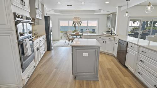 Caloosahatchee House | Villa Savona - A Luxurious Waterfront Wellness Retreat