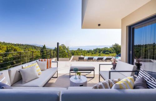 Drenje Villa | Villa Serenis by Villsy