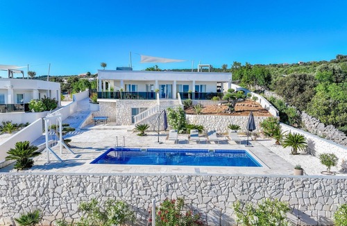 Sevid Villa | Villa Sevid - Three Bedroom Villa, Sleeps 6