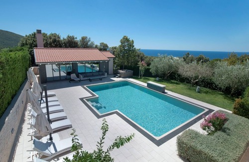 Koromacno Villa | Villa Shanti—Entire Property for Families & Friends (4 apartments)