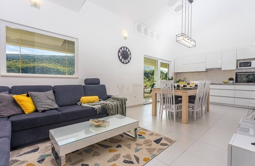 Omis Apartment | VILLA SKURA- private heated pool 32m2, summer kitchen, 4 bedrooms, garden