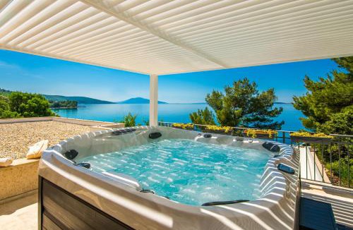 Martinscica Villa | Villa St Martin-Reef - Exclusive Seafront Villa with Private Heated Pool