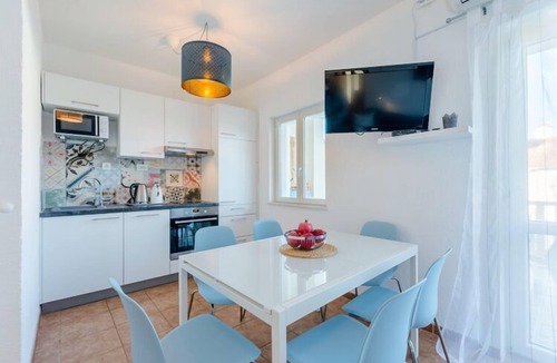 Splitska Apartment | Villa Stella - Two Bedroom Apartment with Terrace and Sea View (Stella)