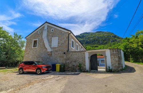 Tribalj Villa | Villa Stone castle