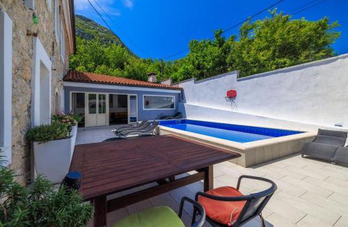 Tribalj Villa | Villa Stone castle