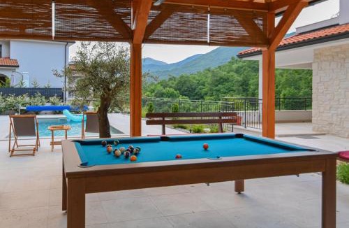 Veprinac Villa | Villa Suzana with Heated Pool and outdoor billiards