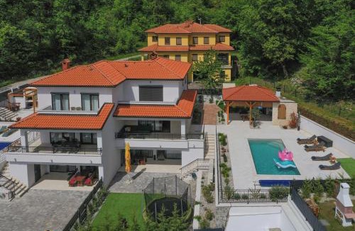 Veprinac Villa | Villa Suzana with Heated Pool and outdoor billiards