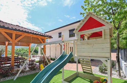 Veprinac Villa | Villa Suzana with Heated Pool and outdoor billiards