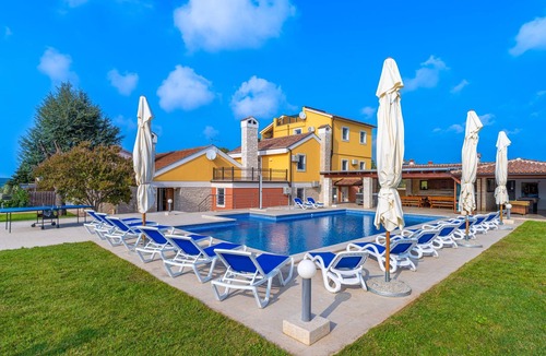 Banjole Villa | Villa Suzanne with a private pool and jacuzzi