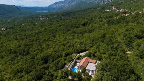 Grizane Villa | Villa Toscana - Charming stone Villa with private pool & garden