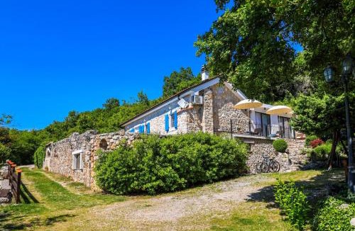 Grizane Villa | Villa Toscana - Charming stone Villa with private pool & garden