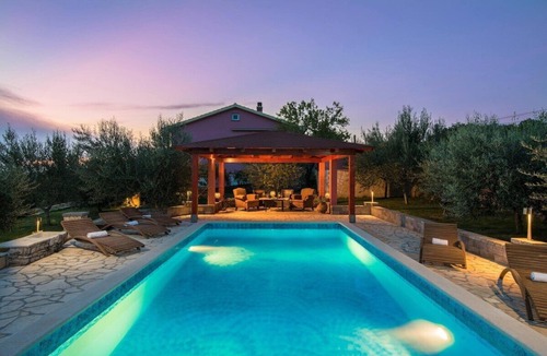 Presika Villa | Villa Vale 5 bedroom house with swimming pool
