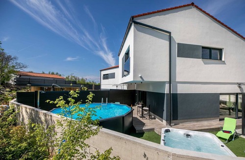 Dobrinj Villa | Villa Veroniq with a Pool & Jacuzzi