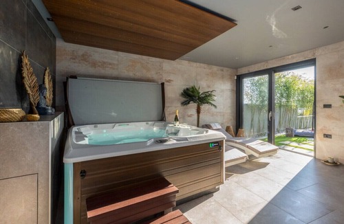 Medulin Villa | Villa Vie in Medulin for 10 people with heated pool, wellness and home cinema