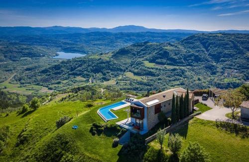 Zamask Villa | Villa Vista Zamask for 7 persons near Motovun with 60 m2 heated pool, free bikes & panoramic view