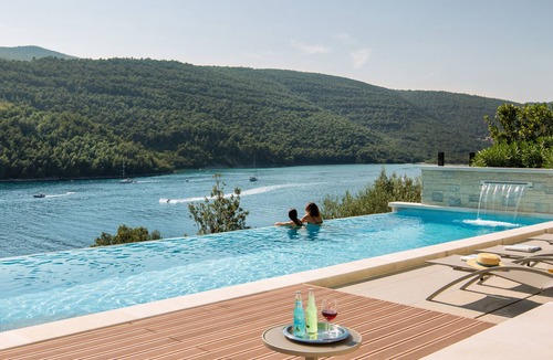 Duga Luka Villa | Villa Vlastelini II near Labin - Rabac with sea view, beachfront and wellness
