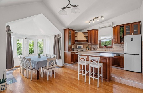 Srinjine Villa | Villa Vultana with heated pool, 4 bedrooms, 3.5 bathrooms, 10 persons max