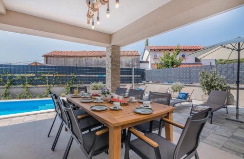 Linardici Villa | Villa with nice pool, luxuriously furnished, quiet area - by TRAVELER tourist agency Krk ID2389