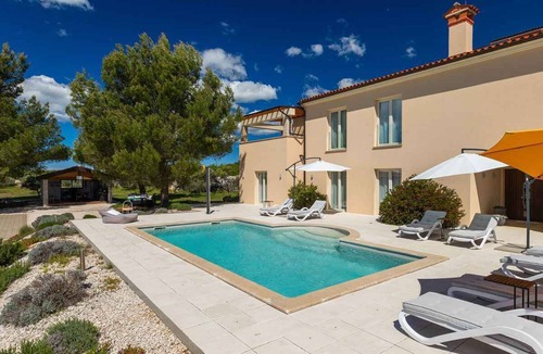 Orbanici Villa | Villa with pool, air conditioning, gym and parking