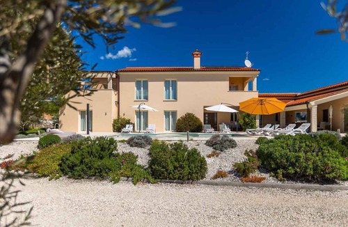 Orbanici Villa | Villa with pool, air conditioning, gym and parking