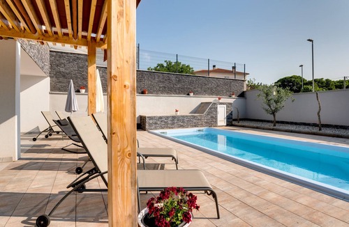 Pinezici Villa | Villa with pool, beach, quiet location - TRAVELER Reisebüro Krk - ID 2164