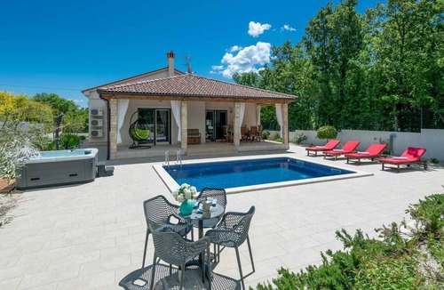 Belavici Villa | Villa with pool in a quiet place near the forest in south Istria