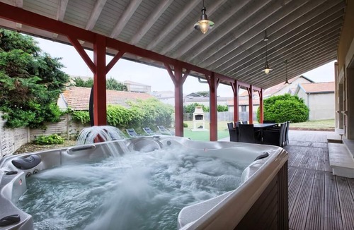 Lacanau-Ocean Villa | Villa with Spa combining charm of the old and modern 2 steps from the beaches