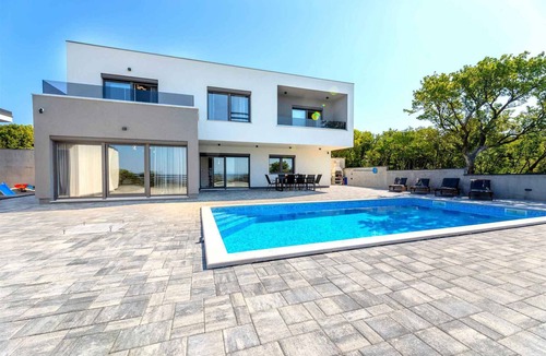 Smrika Villa | Villa with swimming pool in the quiet village of Smrika
