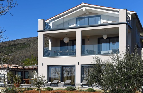 Viskovici Villa | Villa with swimming pool, outdoor kitchen, sauna, jacuzzi, play area and sea view
