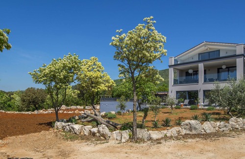 Viskovici Villa | Villa with swimming pool, outdoor kitchen, sauna, jacuzzi, play area and sea view