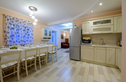 Mlini Apartment | Villa Zlata - apartment for 6+2 near Dubrovnik and just 100 meters from the sea