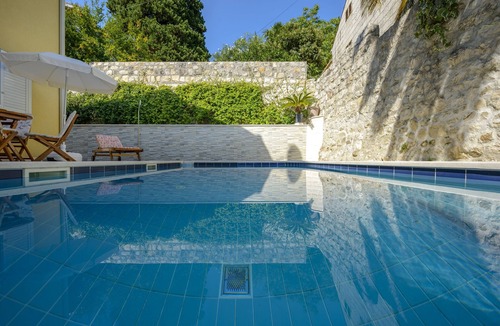 Mlini Apartment | Villa Zlata - apartment for 6+2 near Dubrovnik and just 100 meters from the sea