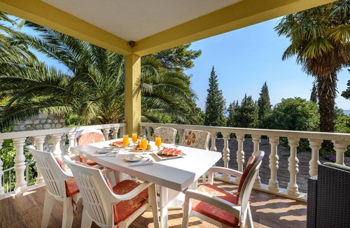 Mlini Apartment | Villa Zlata - apartment for 6+2 near Dubrovnik and just 100 meters from the sea