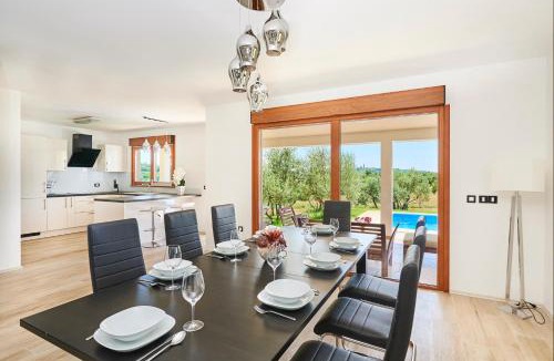 Kastel Villa | Villas Montrin