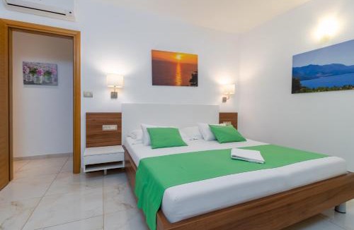 Marusici Apartment | Villasanta De Luxe Apartments with Pool
