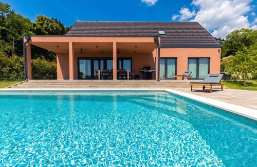 Breznik Plesivicki Villa | Vineyard Panorama Villa With Pool And Sauna