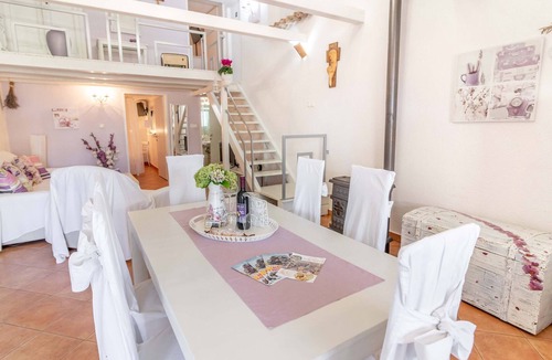 Banjol Apartment | Vintage apartment 1 with balcoony and garden near the sea