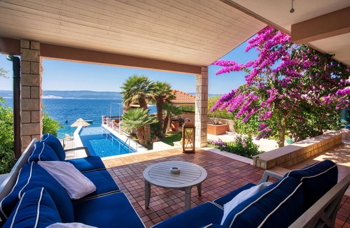 Celina Villa | VIP Villa Lady- pool and jacuzzi on the beach