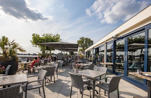 Oud-Loosdrecht Hotel | Waterfront Hotel Featuring Private Marina, Hiking Routes and Elegant Dining