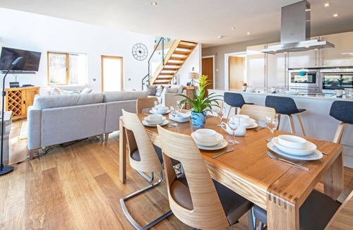 South Cerney House | Waters Edge 05, Amaranth Lodge (P) - Lakeside Holiday Home, Hot Tub, Sleeps 6