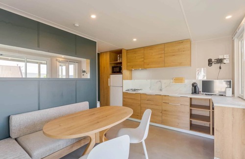 Kinrooi Ski Chalet | Waterside Holiday Home in Kinrooi