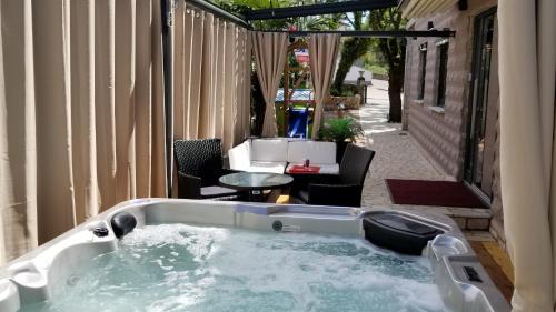 Vantacici Villa | Welcoming Villa in Vantačići with Pool and Sea View