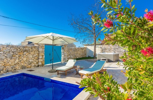 Poljica Villa | Wellness & spa Villa Spirini Dvori - heated seasonal pool, sauna, hot tub