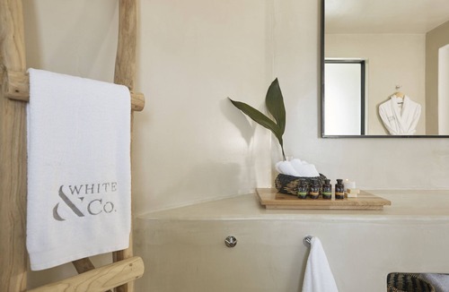 Pyrgos House | White and Co. La Torre Suites