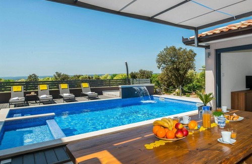 Viskovici Villa | Wonderful private villa with hot tub, WIFI, private pool, A/C, TV, terrace and panoramic view