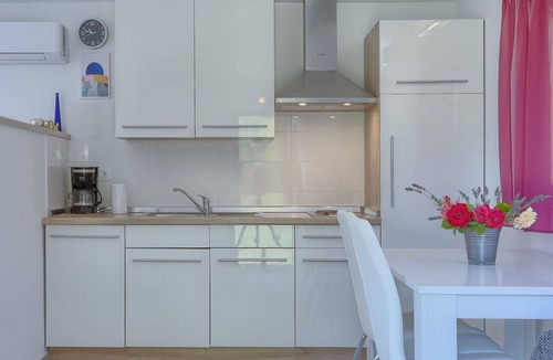 Marceljani House | Wonderful private villa for 2 guests with WIFI, pool, A/C, TV and terrace