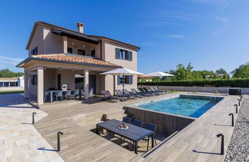 Topid House | Wonderful private villa for 8 guests with WIFI, private pool, A/C, TV and terrace