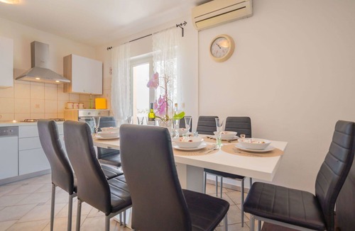 Drivenik House | Wonderful private villa for 8 guests with A/C, private pool, WIFI, TV, terrace and pets allowed